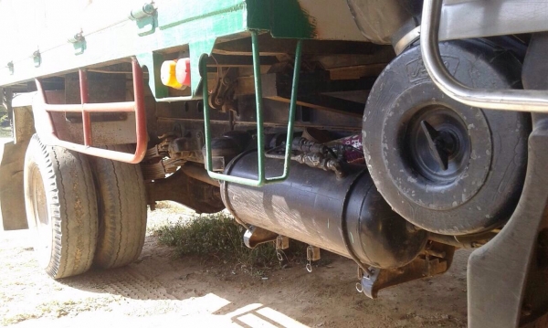 HINO FD 195 HP HO7D หกล้อดั๊มพ์ กระบะดั๊มพ์เหล็ก 5 ตันความยาว 3.60 เมตรพร้อมบรรทุกได้เลยครับ เครื่องแรงดีไม่มีเยิ้ม ภายในเก๋งคอนโซลครบพร้อม แอร์เย็น พวงมาลัยเพาเวอร์ ระบบเบรคทริ๊ปฟี้ ช่วงล่างใหญ่คัชซีไม่แตกไม่บวม ยาง 8.25 ขอบ 16 สภาพดี 70\% พร้อมใช้งาน เอก