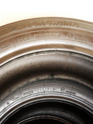 ยางโยโกฮาม่า195-60-R15กลางปี13ดอกหนามาก90\% ยางโยโกฮาม่า195-60-R15กลางปี13ดอกหนามาก90\%