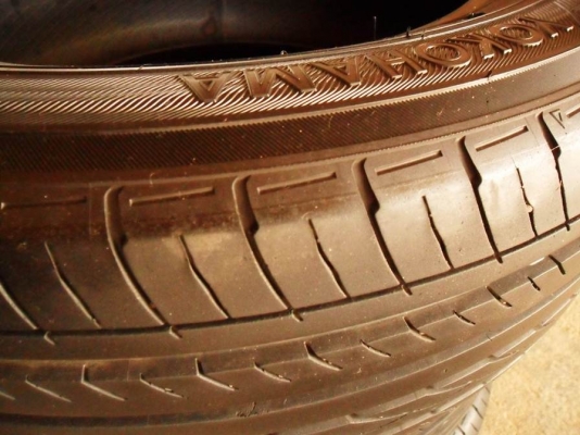 ยางโยโกฮาม่า195-60-R15กลางปี13ดอกหนามาก90\% ยางโยโกฮาม่า195-60-R15กลางปี13ดอกหนามาก90\%