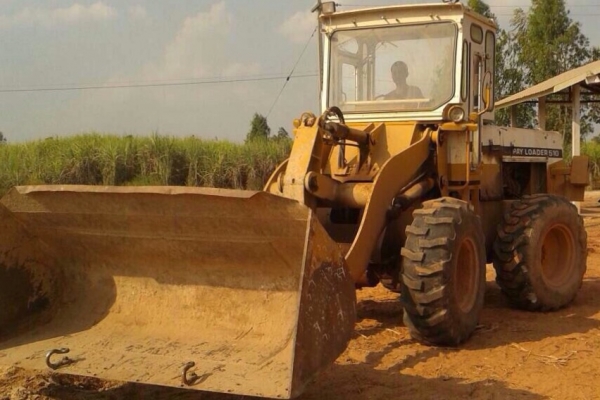 KOMATSU 510 PAY LOADER รถตักล้อยางเอวอ่อน สภาพดีสุดๆครับพร้อมทำงานได้เลย เครื่องยนต์เดิมแรงดีปั๊มเดิมๆไฮดรอลิกส์ไม่มีแตกรั่ว ช่วงล่างยางสภาพดีพร้อมใช้งานได้เลย ราคาต่อรองได้ครับ