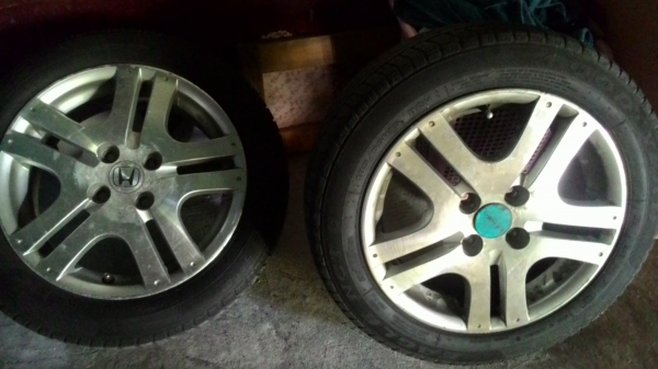 ขายล้อพร้อมยางสองล้อคับ
