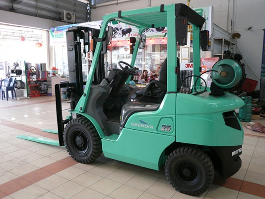 ขายรถโฟล์คลิฟท์มือสอง MITSUBISHI รุ่น GRENDIA 2.5 ตัน ราคา 285,000 บาท รุ่นใหม่ล่าสุด  นำเข้าจากประเทศญี่ปุ่น 100\% ไม่เคยใช้งานในประเทศไทย