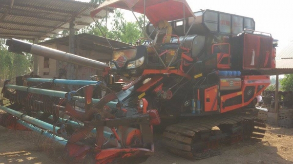 ขายรถเกี่ยวข้าว ศักดิ์พัฒนา ปี 55 ขายรถเกี่ยวข้าว ศักดิ์พัฒนา ปี 55