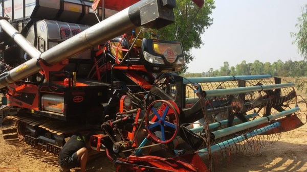 ขายรถเกี่ยวข้าว ศักดิ์พัฒนา ปี 55 ขายรถเกี่ยวข้าว ศักดิ์พัฒนา ปี 55