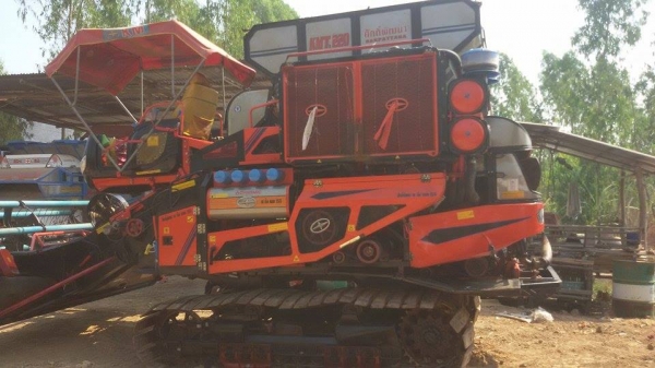 ขายรถเกี่ยวข้าว ศักดิ์พัฒนา ปี 55 ขายรถเกี่ยวข้าว ศักดิ์พัฒนา ปี 55