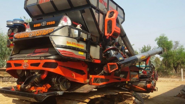 ขายรถเกี่ยวข้าว ศักดิ์พัฒนา ปี 55 ขายรถเกี่ยวข้าว ศักดิ์พัฒนา ปี 55