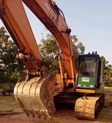 KOBELCO MARK II SK 200 บอดี้สวย เครื่องเดิมๆปั๊มเดิม K3V แรงดีแห้งดีสุดๆครับ ภายในเก๋งสะอาดไม่เลอะคอนโทรลง่ายคล่องตัวดี ภายนอกบูมอาร์มสวย ช่วงล่างเอวแน่น ตัวเดินใหญ่ โรลเลอร์โซ่บูทใบแทรกประมาณ 70\% เอกสารสัญญาซื้อขาย ราคาต่อรองได้ครับ