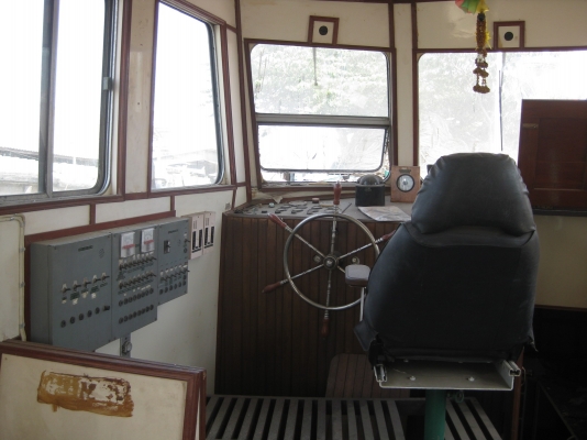 เรือเหล็ก มีทะเบียน,เอกสารครบ ตัวเรือ ยาว 17M กว้าง 4.5M ลึก 2.5M เครื่องยนต์ CAT 350HP 2 เครื่อง  พร้อมเครื่องปั่นไฟ Cummin 50KVA 1 เครื่อง