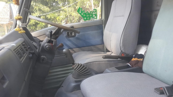 ***ขายแล้วครับขอบคุณ Truck2hand ขาย HINO FC120ซุปเปอร์เสี่ย 6ล้อตู้แห้ง 4บาน HINO FC2WHKA WO4D-120HP ซุปเปอร์เสี่ยแท้ ปี39 เครื่องเดิม เกียร์เดิม 120แรง 4สูบ แน่นๆ แรงดี ไม่เยิ้ม เกียร์สั้นแท้ เข้าง่าย ไม่มีหลุด ช่วงล่างเดิม คัสซีสวย ใหญ่ ไม่ปะไม่ดาม พร้อ