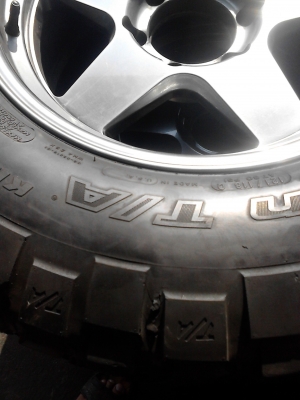 265/70R17 BF GOODRICH MUD-TERRAIN T/A KM2 ปี 2012 ชุด 4 ล้อ ะำส.081-427-3941 265/70R17 BF GOODRICH MUD-TERRAIN T/A KM2 ปี 2012 ชุด 4 ล้อ ะำส.081-427-3941