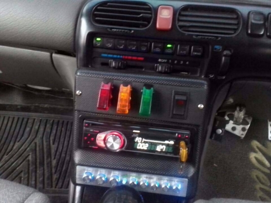 ก็ไม่มีรัยมาก แค่จะบอกว่า ขายรถจ้า  เหมาะสำหรับคนรักเสียงเพลง