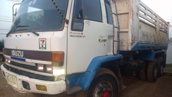ขายด่วน  รถสิบล้อสองเพลาดั้มพ์   ISUZU210