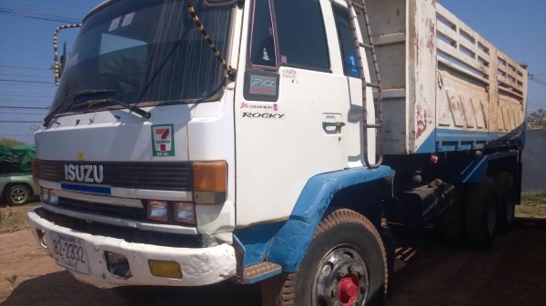 ขายด่วน  รถสิบล้อสองเพลาดั้มพ์   ISUZU210