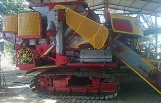 ขายด่วน รถเกี่ยวข้าวเกษตรพัฒนา รุ่น ไอ้หนุ่มไวไฟ ปี 49 รถสวยสภาพดีมากครับพร้อมทำงานได้เลย เครื่องยนต์ ISUZU 6HH1 เทอร์โบ อุ้ม 2.5 ตัน ปั๊มอินตั้นเบอร์ 23 ช่วงล่าง 12 พร้อมทำงานได้เลยไม่มีปัญหาครับ ราคาต่อรองได้ครับ