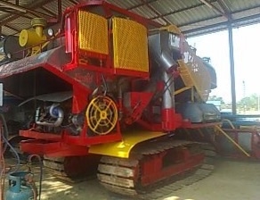 ขายด่วน รถเกี่ยวข้าวเกษตรพัฒนา รุ่น ไอ้หนุ่มไวไฟ ปี 49 รถสวยสภาพดีมากครับพร้อมทำงานได้เลย เครื่องยนต์ ISUZU 6HH1 เทอร์โบ อุ้ม 2.5 ตัน ปั๊มอินตั้นเบอร์ 23 ช่วงล่าง 12 พร้อมทำงานได้เลยไม่มีปัญหาครับ ราคาต่อรองได้ครับ