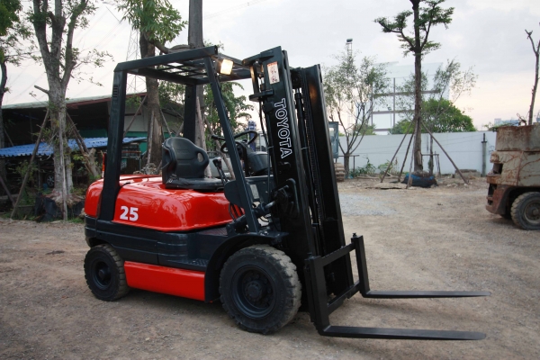 ขายรถโฟล์คลิฟท์  TOYOTA 6FD25 เสาสูง 3 เมตร ขนาด2.5ตัน ติดต่อ 086-775-7900 086-324-1992