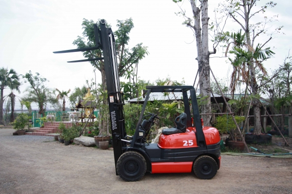 ขายรถโฟล์คลิฟท์  TOYOTA 6FD25 เสาสูง 3 เมตร ขนาด2.5ตัน ติดต่อ 086-775-7900 086-324-1992