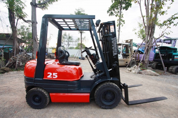 ขายรถโฟล์คลิฟท์  TOYOTA 6FD25 เสาสูง 3 เมตร ขนาด2.5ตัน ติดต่อ 086-775-7900 086-324-1992