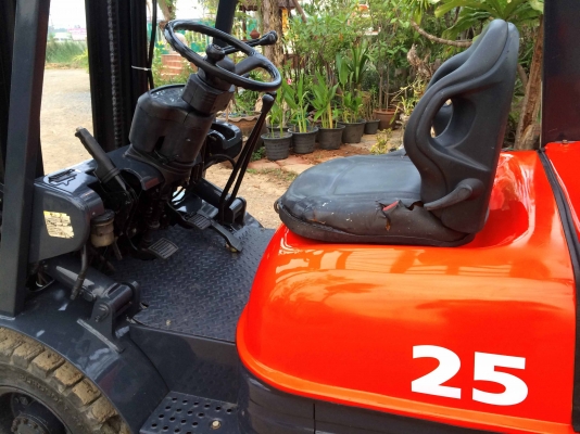 ขายรถโฟล์คลิฟท์  TOYOTA 6FD25 เสาสูง 3 เมตร ขนาด2.5ตัน ติดต่อ 086-775-7900 086-324-1992