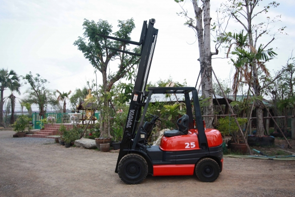 ขายรถโฟล์คลิฟท์  TOYOTA 6FD25 เสาสูง 3 เมตร ขนาด2.5ตัน ติดต่อ 086-775-7900 086-324-1992