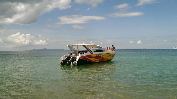 ขายด่วนจ้า ...เรือสปีด 32 ฟุต เครื่อง yamaha 2 จังหวะ 200 * 2 ตัว