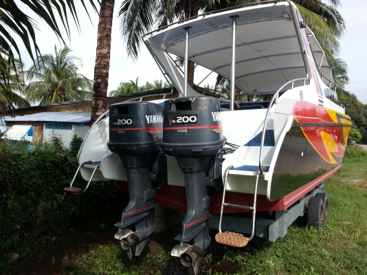 ขายด่วนจ้า ...เรือสปีด 32 ฟุต เครื่อง yamaha 2 จังหวะ 200 * 2 ตัว
