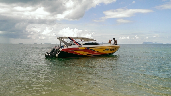 ขายด่วนจ้า ...เรือสปีด 32 ฟุต เครื่อง yamaha 2 จังหวะ 200 * 2 ตัว