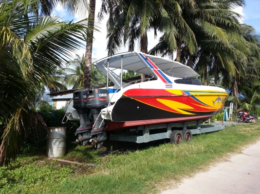 ขายด่วนจ้า ...เรือสปีด 32 ฟุต เครื่อง yamaha 2 จังหวะ 200 * 2 ตัว