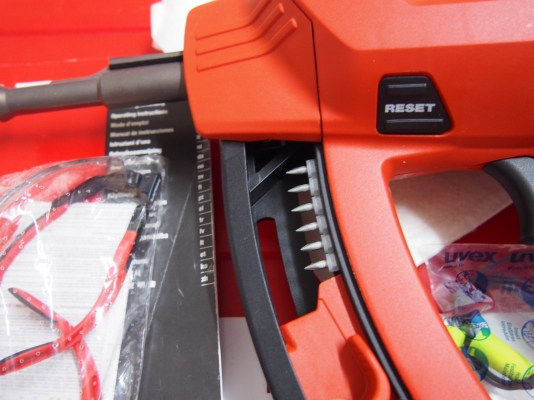 ปืนยิงตะปูคอนกรีต Hilti GX120-ME Made in Austria พร้อมกล่องพลาสติค ปืนยิงตะปูคอนกรีต Hilti GX120-ME Made in Austria พร้อมกล่องพลาสติค