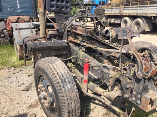 ขายซาก..... 6ล้อหัวลากHINO 221L -10696 คัสซีสวย เล่มทะเบียนพร้อม..