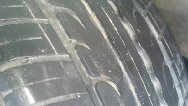 ขายยาง 235-35-19 สภาพใช้ได้ ราคาชุดละ 3900 ขายยาง 235-35-19 สภาพใช้ได้ ราคาชุดละ 3900