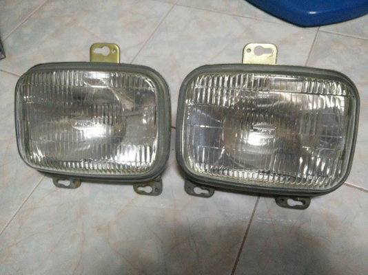 ขายไฟหน้ามาสด้าแฟมิเลียแท้ ติดรถ