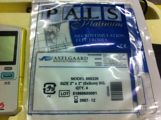 เครื่อง Twin Beat EMS กระตุ้นการทำงานของกล้ามเนื้อด้วยไฟฟ้าแบบแผ่นเปะเล็กๆ