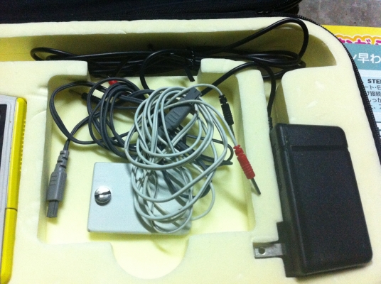 เครื่อง Twin Beat EMS กระตุ้นการทำงานของกล้ามเนื้อด้วยไฟฟ้าแบบแผ่นเปะเล็กๆ