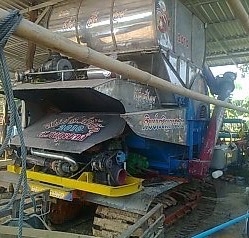 ขายด่วน รถเกี่ยวข้าวสินเจริญ เครื่องยนต์ MD92 เทอร์โบ อุ้มปรับระดับซ้ายหลังหม้อน้ำ 2.5 ตัน ปั๊มไดกิ้นเบอร์ 23 ปั่นหน้าด้วยเพาเวอร์ ช่วงล่าง 3 เพลา ตัวเดิน 3 เพลา โซ่ 49 ข้อ โรลเลอร์ 11 ลูก สภาพดีสุดๆครับพร้อมใช้งาน ราคาต่อรองได้ครับ