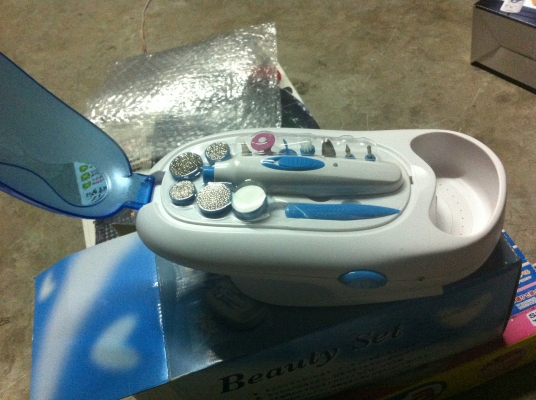 เครื่องแต่งแจียร์เล็บ พร้อมแท่นเป่าลมให้แห้ง ของใหม่พร้อมใช้งาน