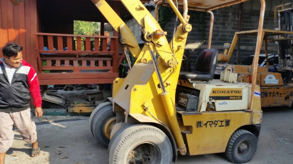 รถตัก komatsu เครื่อง 4 สูบ ดีเซล เครื่องดี ระบบใช้งานได้ดีทุกอย่าง สภาพโดยรวม 80\% รถตัก komatsu เครื่อง 4 สูบ ดีเซล เครื่องดี ระบบใช้งานได้ดีทุกอย่าง สภาพโดยรวม 80\%