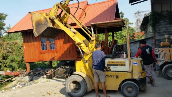 รถตัก komatsu เครื่อง 4 สูบ ดีเซล เครื่องดี ระบบใช้งานได้ดีทุกอย่าง สภาพโดยรวม 80\%