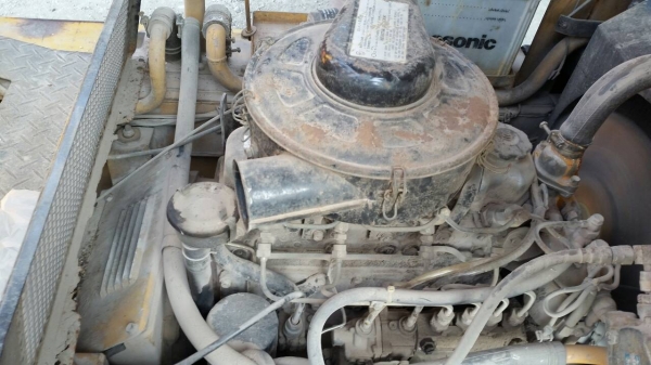 รถตัก komatsu เครื่อง 4 สูบ ดีเซล เครื่องดี ระบบใช้งานได้ดีทุกอย่าง สภาพโดยรวม 80\% รถตัก komatsu เครื่อง 4 สูบ ดีเซล เครื่องดี ระบบใช้งานได้ดีทุกอย่าง สภาพโดยรวม 80\%