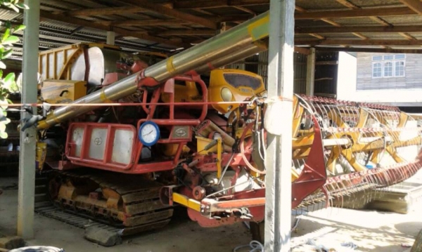 **760,000 บ.ต่อรอง**ขายรถเกี่ยวข้าว แบบอุ้ม ศักดิ์พัฒนาฯ รุ่น KML-Sports ปี51 อุ้มเลส2.5ตัน ปั้มไดกิ้น 23 เครื่องยนต์ HINO JO8C-TT 220เทอโบ ตัวเดิน12HT เครื่องแน่นดี แรงดี ปั้มดีแรง ช่วงล่างแน่น ทำงานดี คล่องตัว ดี ช่วงล่าง 70\% ซโ๋ดี แทร็กหนา ปากเกี่ยวไม่ **760,000 บ.ต่อรอง**ขายรถเกี่ยวข้าว แบบอุ้ม ศักดิ์พัฒนาฯ รุ่น KML-Sports ปี51 อุ้มเลส2.5ตัน ปั้มไดกิ้น 23 เครื่องยนต์ HINO JO8C-TT 220เทอโบ ตัวเดิน12HT เครื่องแน่นดี แรงดี ปั้มดีแรง ช่วงล่างแน่น ทำงานดี คล่องตัว ดี ช่วงล่าง 70\% ซโ๋ดี แทร็กหนา ปากเกี่ยวไม่