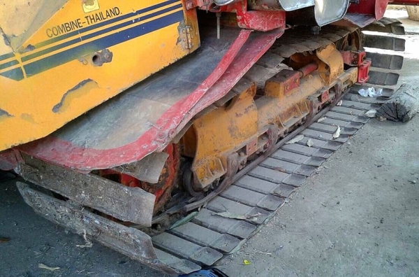 **760,000 บ.ต่อรอง**ขายรถเกี่ยวข้าว แบบอุ้ม ศักดิ์พัฒนาฯ รุ่น KML-Sports ปี51 อุ้มเลส2.5ตัน ปั้มไดกิ้น 23 เครื่องยนต์ HINO JO8C-TT 220เทอโบ ตัวเดิน12HT เครื่องแน่นดี แรงดี ปั้มดีแรง ช่วงล่างแน่น ทำงานดี คล่องตัว ดี ช่วงล่าง 70\% ซโ๋ดี แทร็กหนา ปากเกี่ยวไม่ **760,000 บ.ต่อรอง**ขายรถเกี่ยวข้าว แบบอุ้ม ศักดิ์พัฒนาฯ รุ่น KML-Sports ปี51 อุ้มเลส2.5ตัน ปั้มไดกิ้น 23 เครื่องยนต์ HINO JO8C-TT 220เทอโบ ตัวเดิน12HT เครื่องแน่นดี แรงดี ปั้มดีแรง ช่วงล่างแน่น ทำงานดี คล่องตัว ดี ช่วงล่าง 70\% ซโ๋ดี แทร็กหนา ปากเกี่ยวไม่