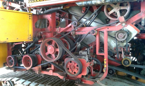 **760,000 บ.ต่อรอง**ขายรถเกี่ยวข้าว แบบอุ้ม ศักดิ์พัฒนาฯ รุ่น KML-Sports ปี51 อุ้มเลส2.5ตัน ปั้มไดกิ้น 23 เครื่องยนต์ HINO JO8C-TT 220เทอโบ ตัวเดิน12HT เครื่องแน่นดี แรงดี ปั้มดีแรง ช่วงล่างแน่น ทำงานดี คล่องตัว ดี ช่วงล่าง 70\% ซโ๋ดี แทร็กหนา ปากเกี่ยวไม่ **760,000 บ.ต่อรอง**ขายรถเกี่ยวข้าว แบบอุ้ม ศักดิ์พัฒนาฯ รุ่น KML-Sports ปี51 อุ้มเลส2.5ตัน ปั้มไดกิ้น 23 เครื่องยนต์ HINO JO8C-TT 220เทอโบ ตัวเดิน12HT เครื่องแน่นดี แรงดี ปั้มดีแรง ช่วงล่างแน่น ทำงานดี คล่องตัว ดี ช่วงล่าง 70\% ซโ๋ดี แทร็กหนา ปากเกี่ยวไม่