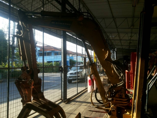 ขายรถขุดPC40ติดหัวคีบไม้สภาพดีพร้อมใช้งาน