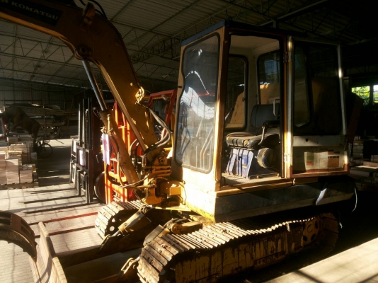 ขายรถขุดPC40ติดหัวคีบไม้สภาพดีพร้อมใช้งาน