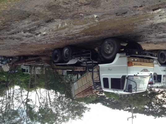 มีสิบล้อและแบคโฮพร้อมโลเบลดรับจ้าง