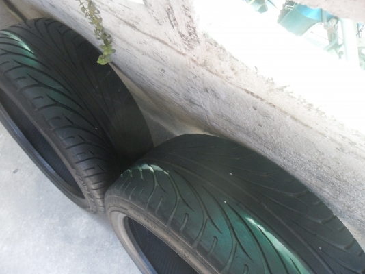 ยาง 225/40ZR18ปี12 สวยๆ 1 คู่ ราคา 1700 บาท