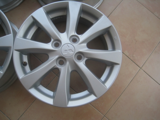 ขายล้อแม็กป้ายแดง Mitsu mirage 15"x5" et46 4รู100 สนใจติดต่อเล็กคลองสามครับ 081-3747940
