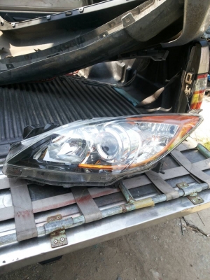 ขายไฟหน้ามาสด้า3 ปี2010 ข้างซ้าย