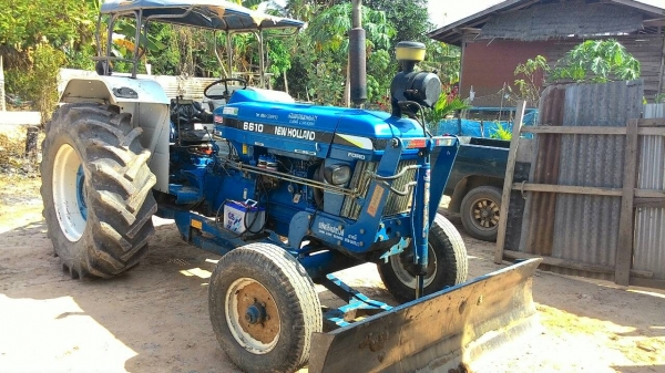 ขายรถฟอร์ด77หรือรถไถ5500สภาพสวยเดิมๆราคาต่อรองได้อีกนะครับ