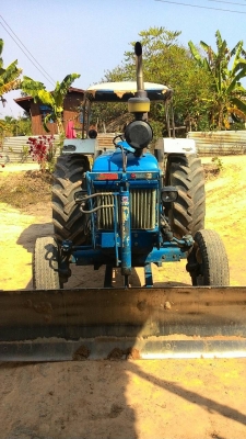 ขายรถฟอร์ด77หรือรถไถ5500สภาพสวยเดิมๆราคาต่อรองได้อีกนะครับ